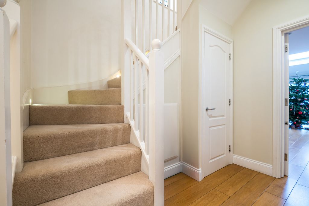 Property photo 1 of 28