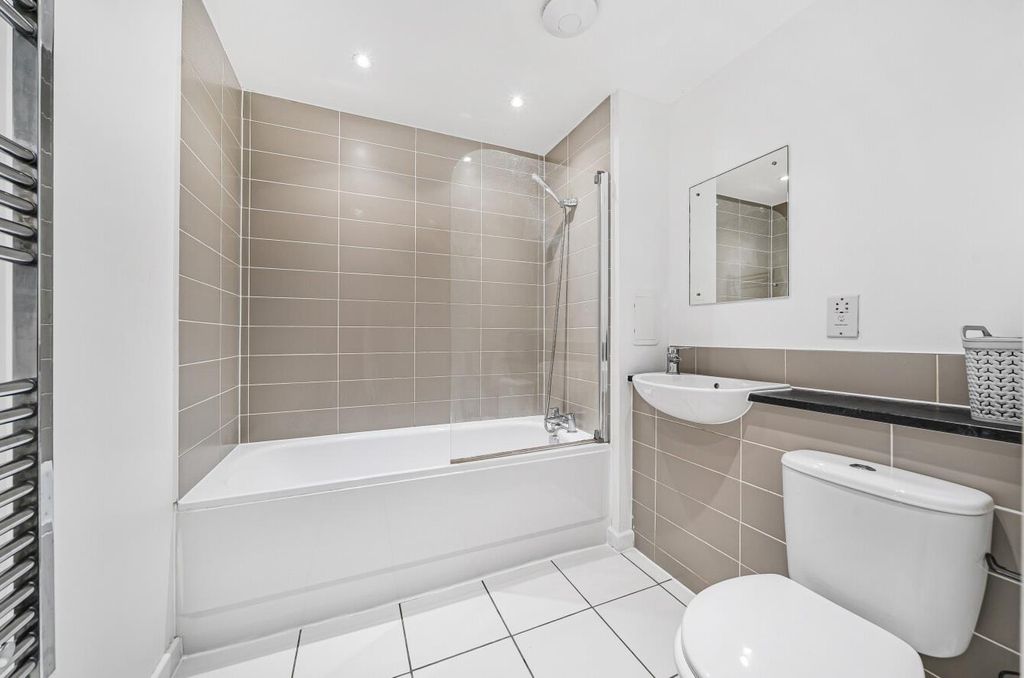 Property photo 2 of 10 Bathroom.Jpg