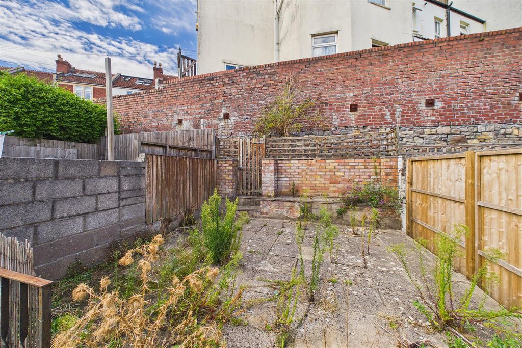 Property photo 3 of 32 135 Cotswold Road, Windmill Hill, Bristol Bs3 4Ph