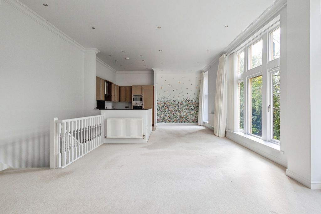 Property photo 3 of 32 Pbox-Img.Jpg
