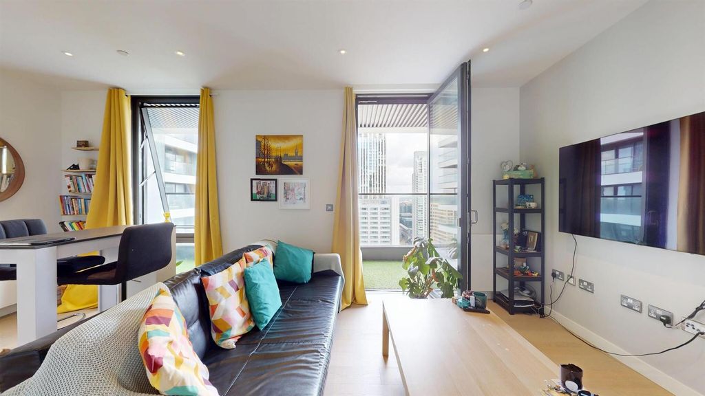 Property photo 1 of 12 Wardian, Canary Wharf For Sale, E14, By Barrain Lo