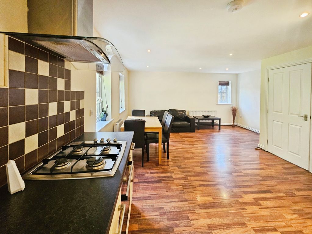 Property photo 3 of 15 Kitchen Lounge
