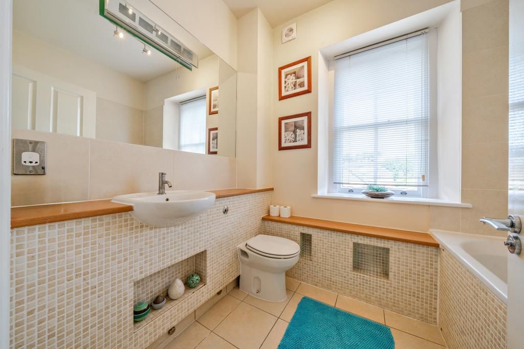 Property photo 2 of 21 Bathroom