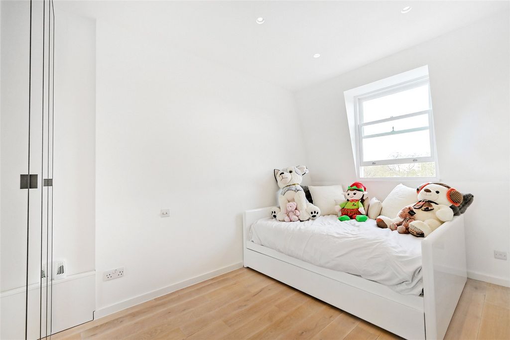 Property photo 2 of 8 Picture No. 13