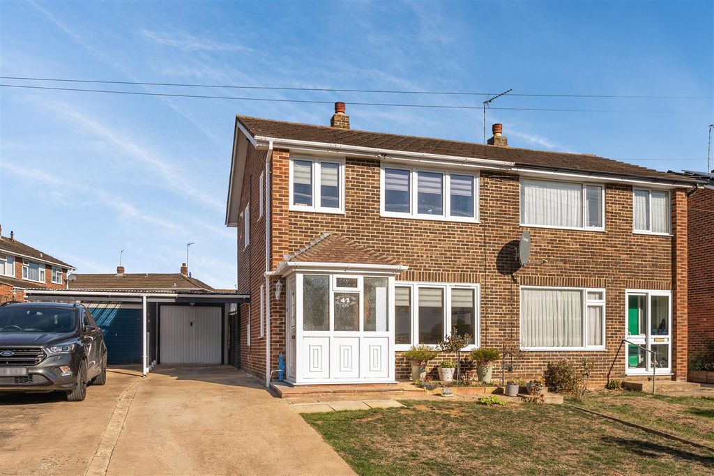Property photo 1 of 13 42 Morris Drive, Banbury-2.Jpg