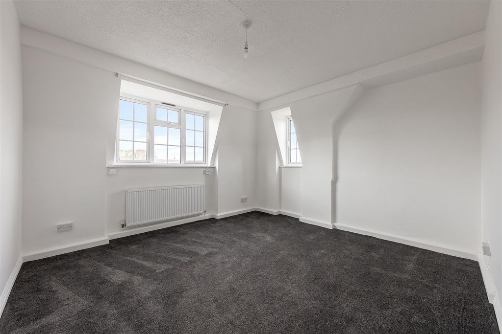 Property photo 3 of 11 094A1092.Jpg