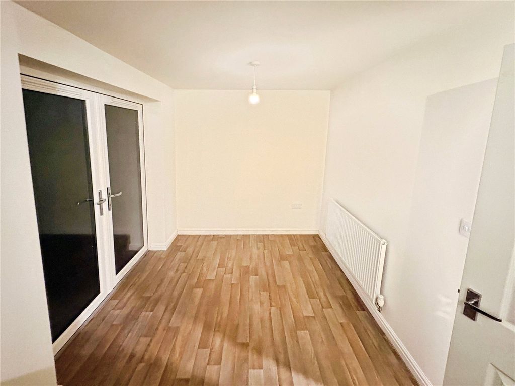 Property photo 3 of 11 Dining Kitchen