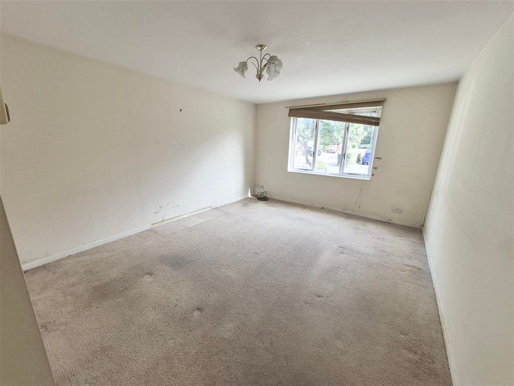 Property photo 2 of 7 Living Room