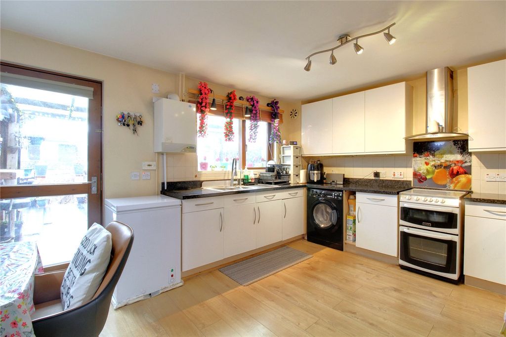 Property photo 2 of 24 Picture No. 13