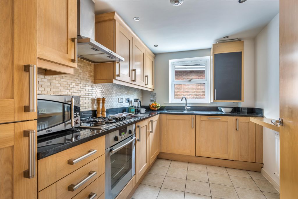 Property photo 3 of 21 Image