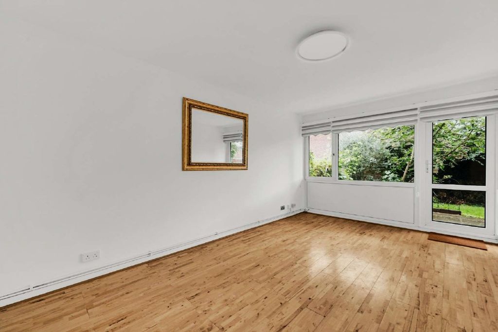 Property photo 1 of 13 Photo 11