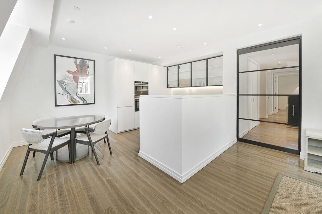 Property photo 3 of 15 Jll