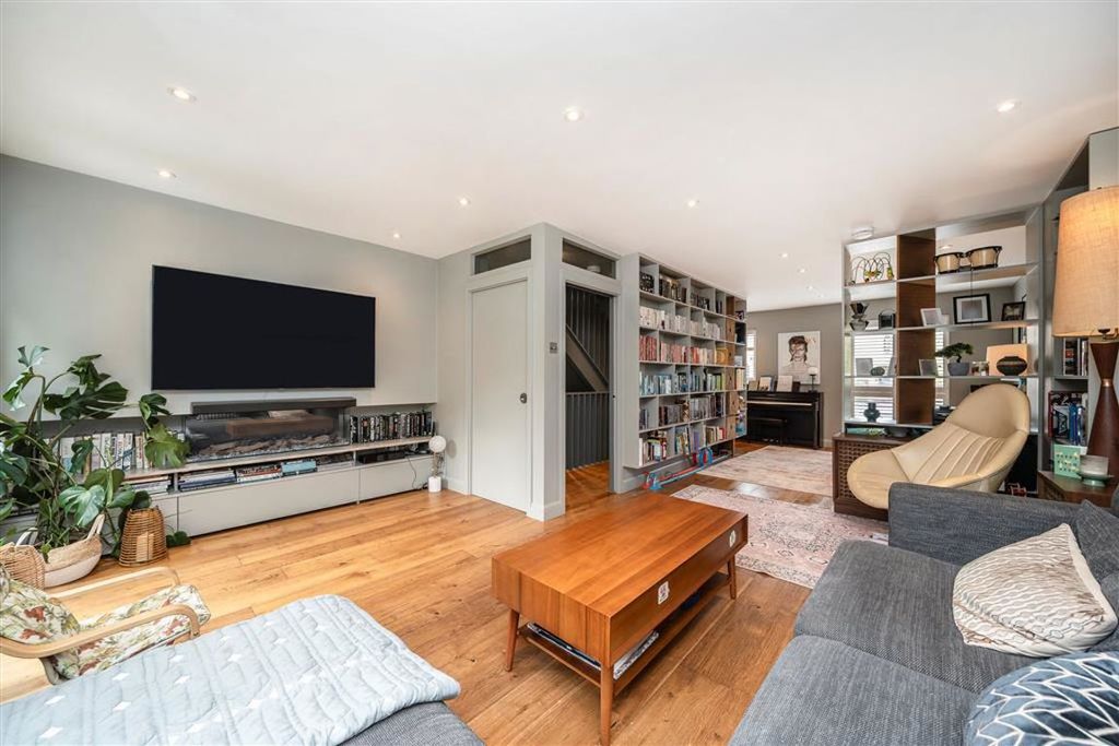 Property photo 3 of 11
