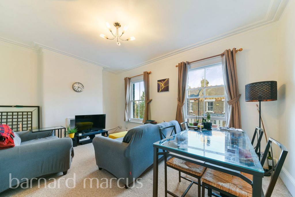 Property photo 1 of 8 Bedroom 1