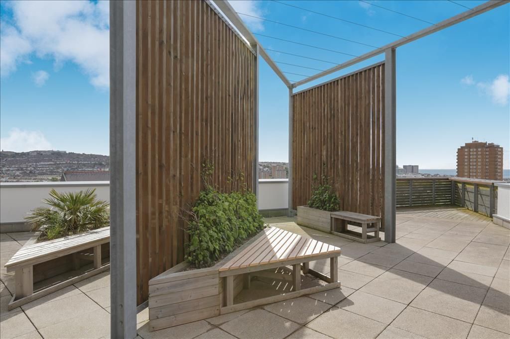 Property photo 1 of 9 Terrace