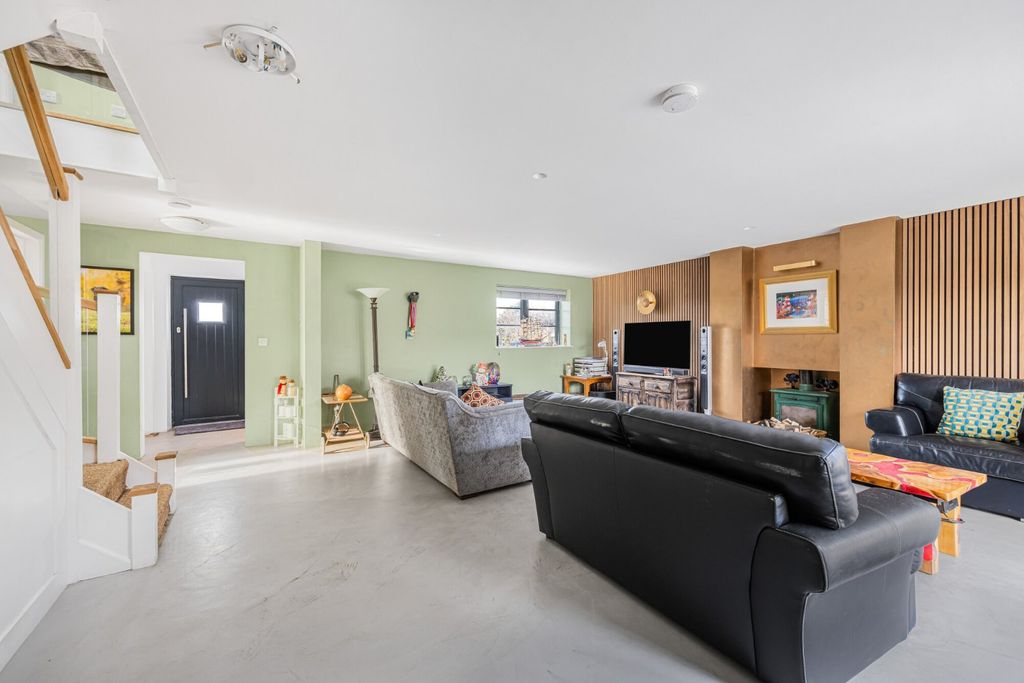 Property photo 2 of 27 Sitting Room