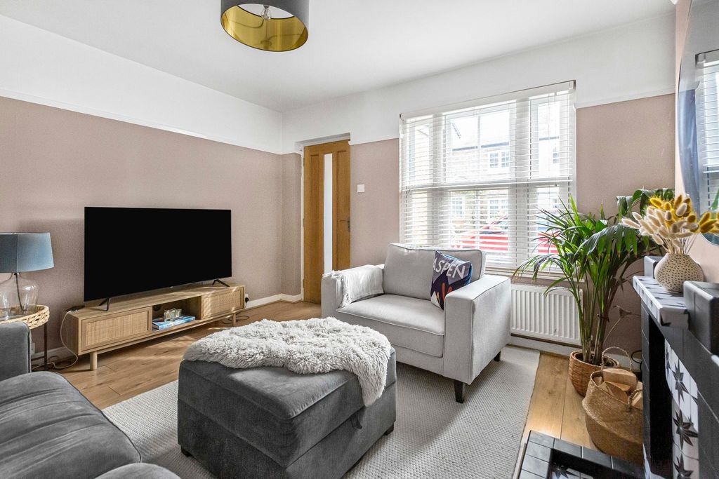 Property photo 3 of 17 Photograph 4