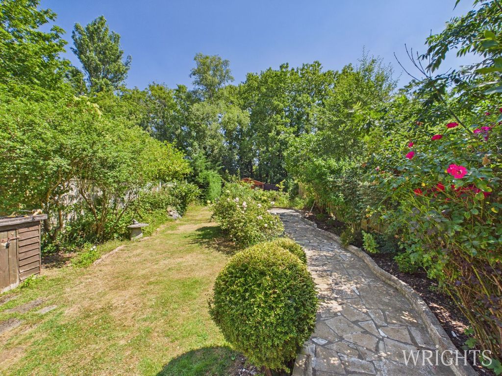 Property photo 2 of 28