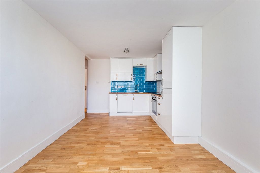 Property photo 3 of 10 Photo 04