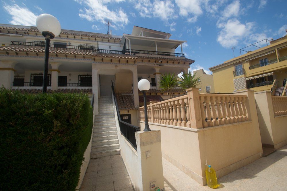 Property photo 2 of 31