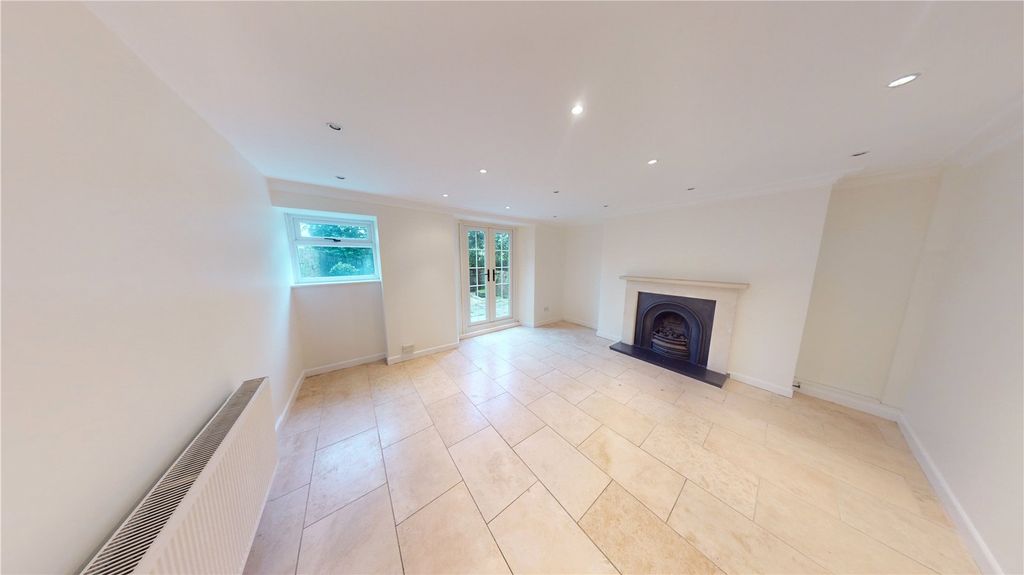 Property photo 3 of 23 Picture No. 02