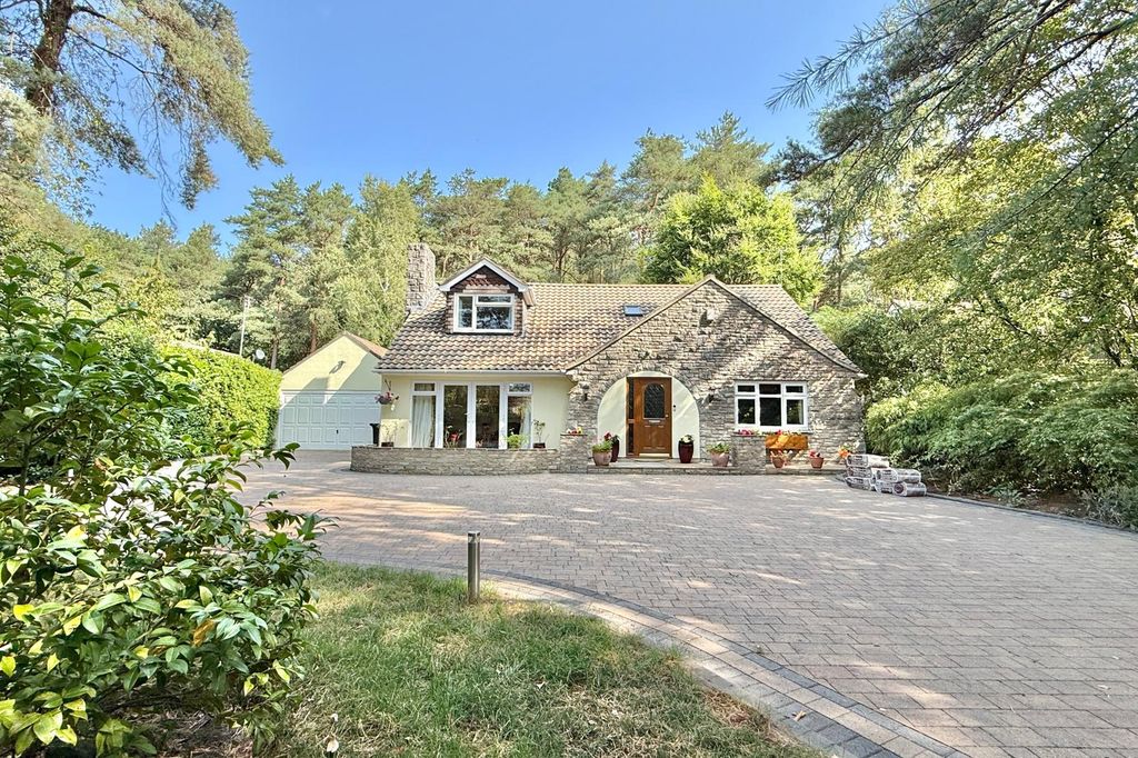 Property photo 1 of 43 5 Bedroom Detached Chalet Home