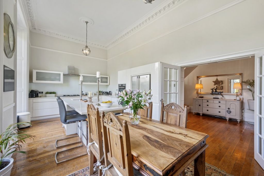 Property photo 3 of 28