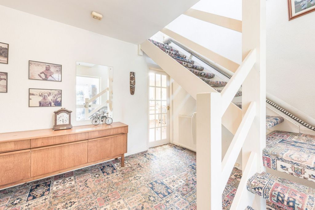 Property photo 3 of 41