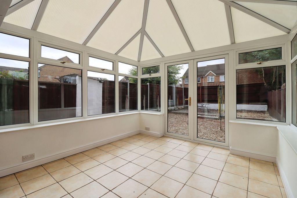 Property photo 3 of 17 Conservatory