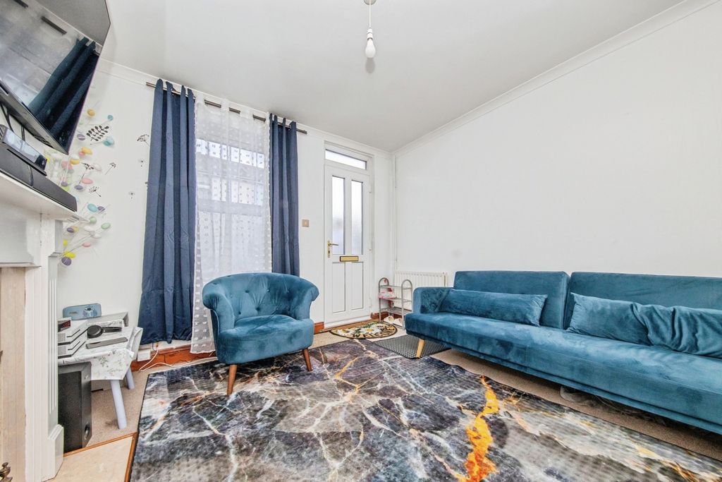 Property photo 3 of 17 Photo