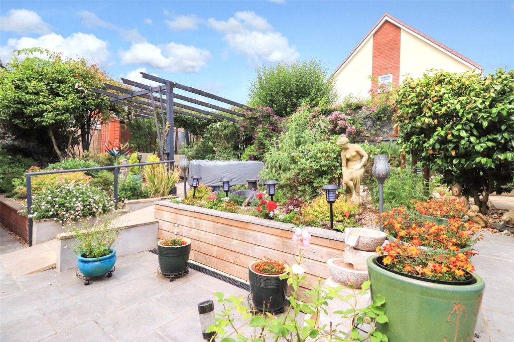 Property photo 2 of 18 Picture No. 16
