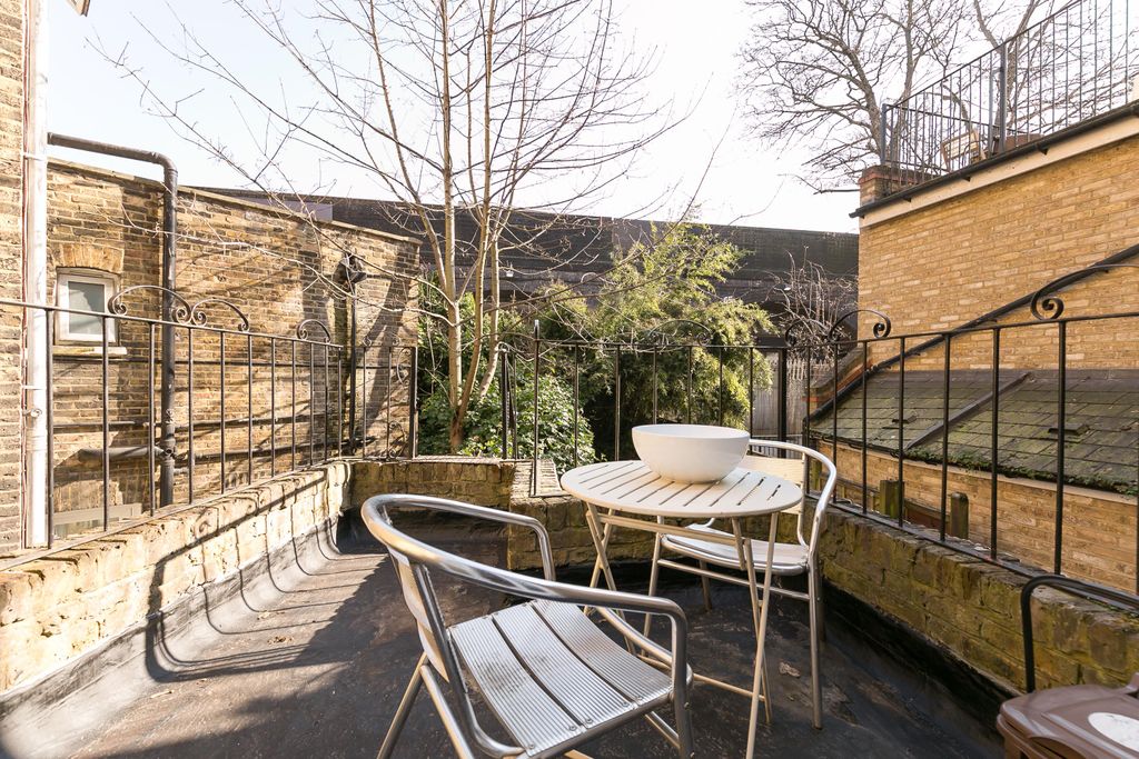 Property photo 3 of 6 Terrace