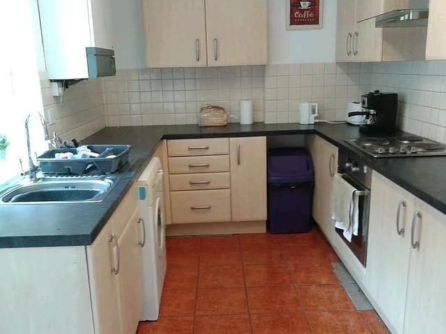 Property photo 3 of 7 Kitchen.Jpg