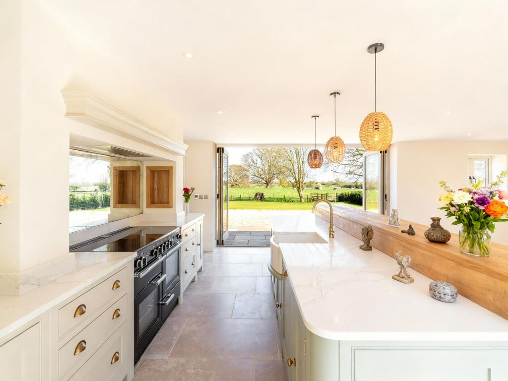 Property photo 3 of 16 122685Bc-097d-43B9-8c4F-36B6d75Dba9d.Png