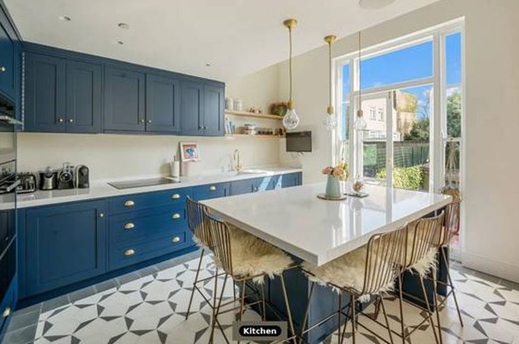 Property photo 2 of 11 Photo 2