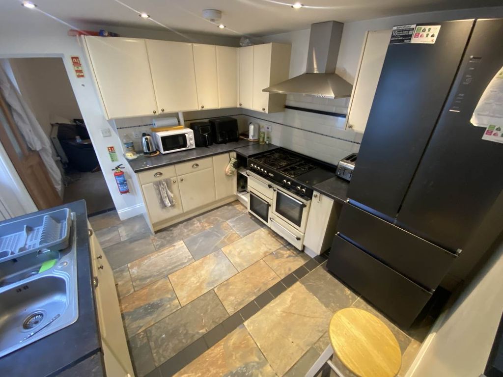 Property photo 2 of 14 Img_1931