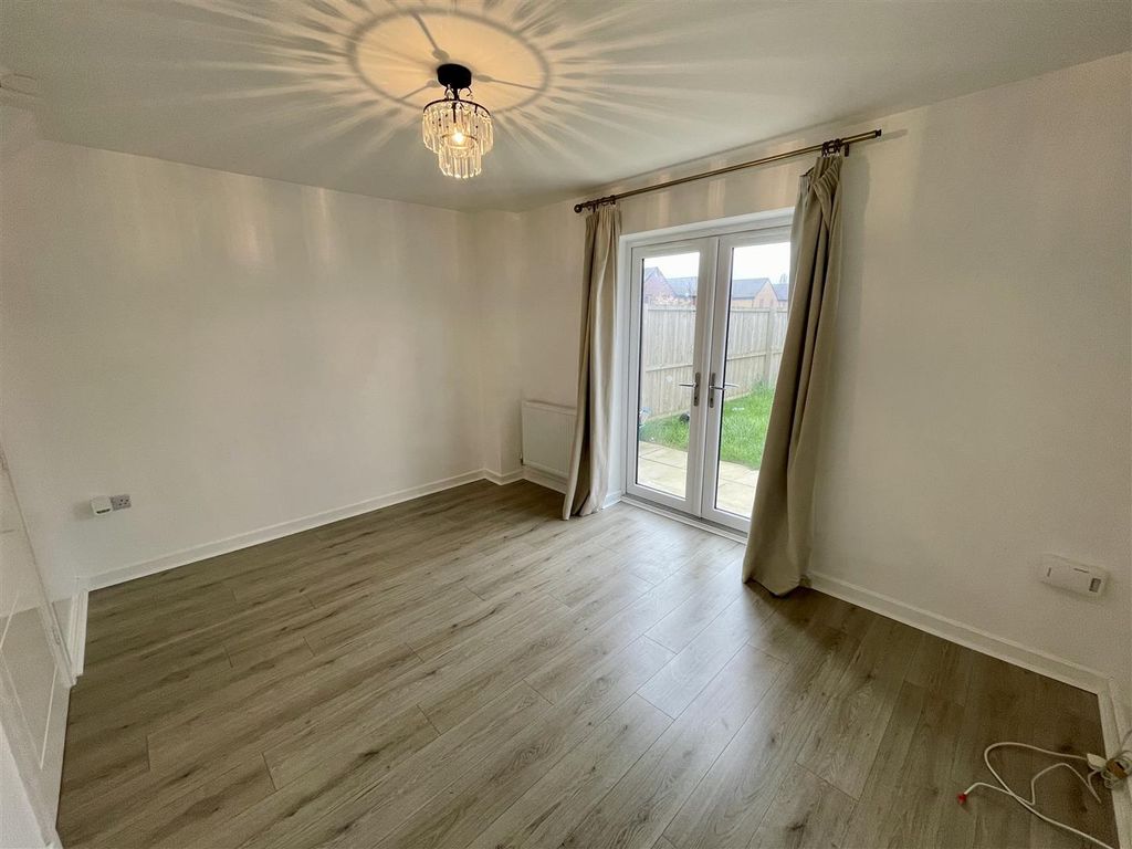 Property photo 2 of 10 Lounge