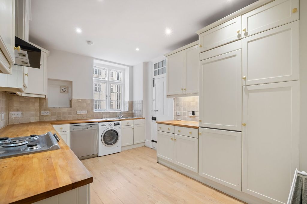 Property photo 3 of 23