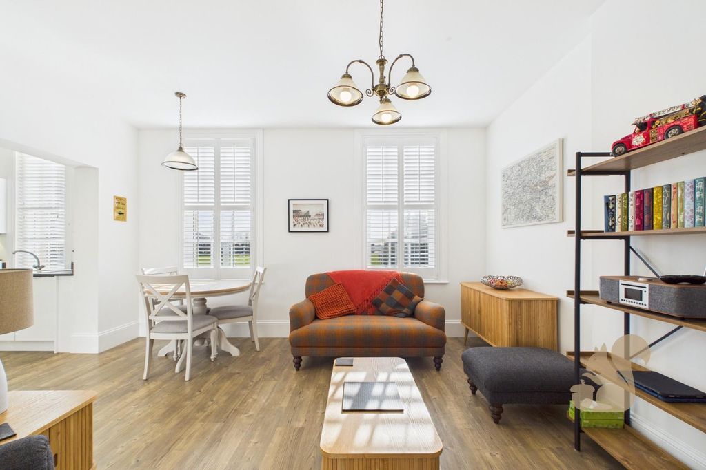 Property photo 3 of 19 Cam01659G0-Pr0686-Still015.Jpg