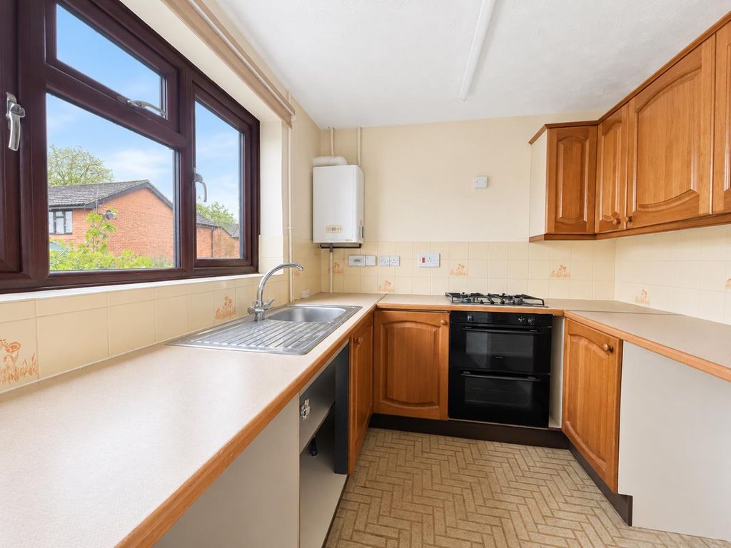 Property photo 2 of 12 Shuthay Drive - Kitchen.Png