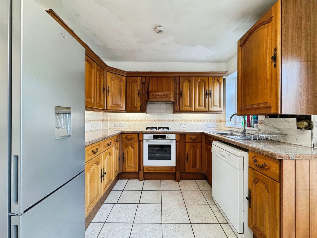 Property photo 2 of 15 Kitchen