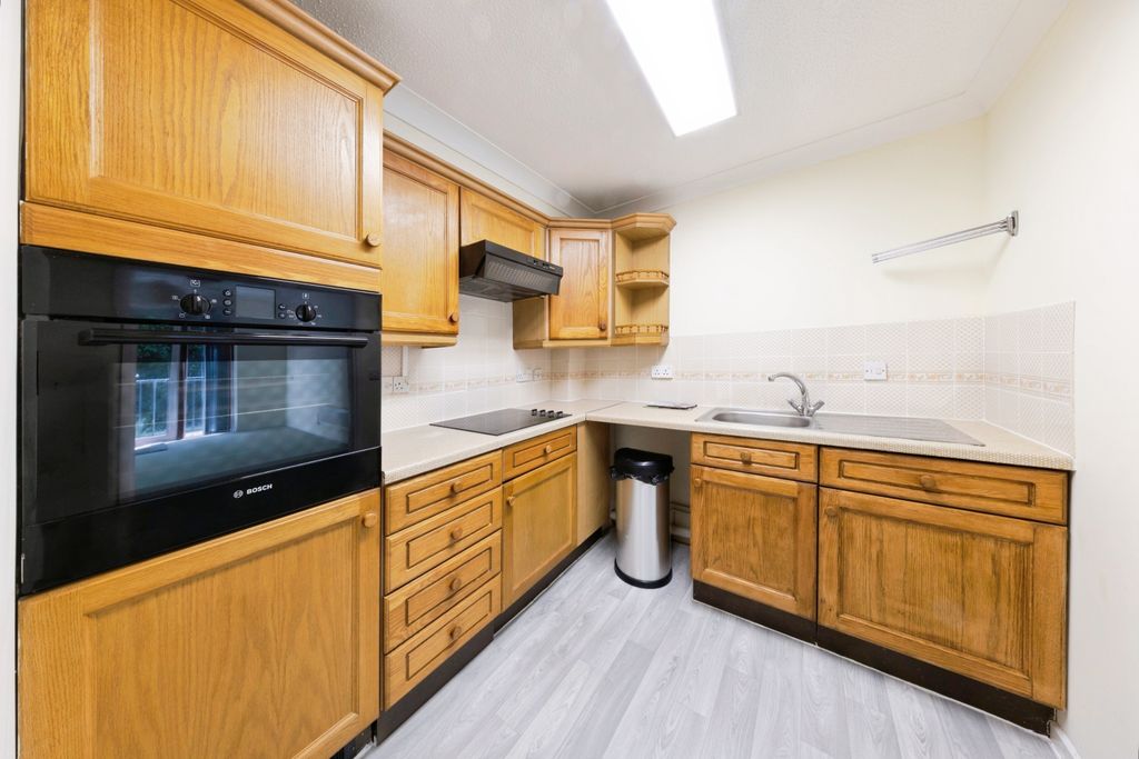Property photo 3 of 9 Kitchen