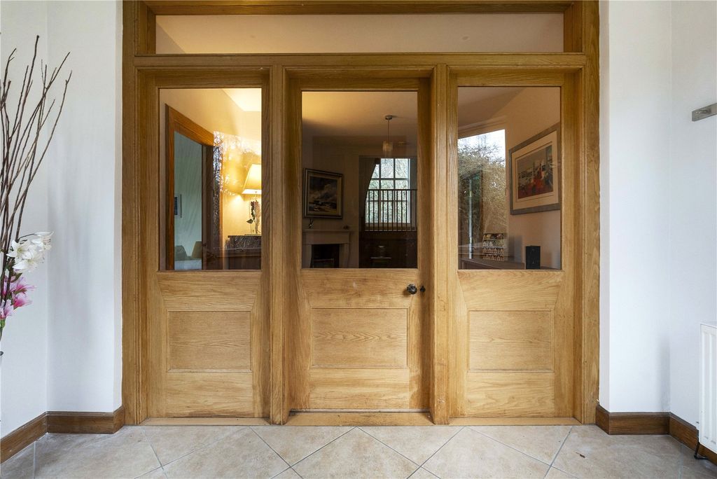 Property photo 2 of 40 5 Comiston Rise