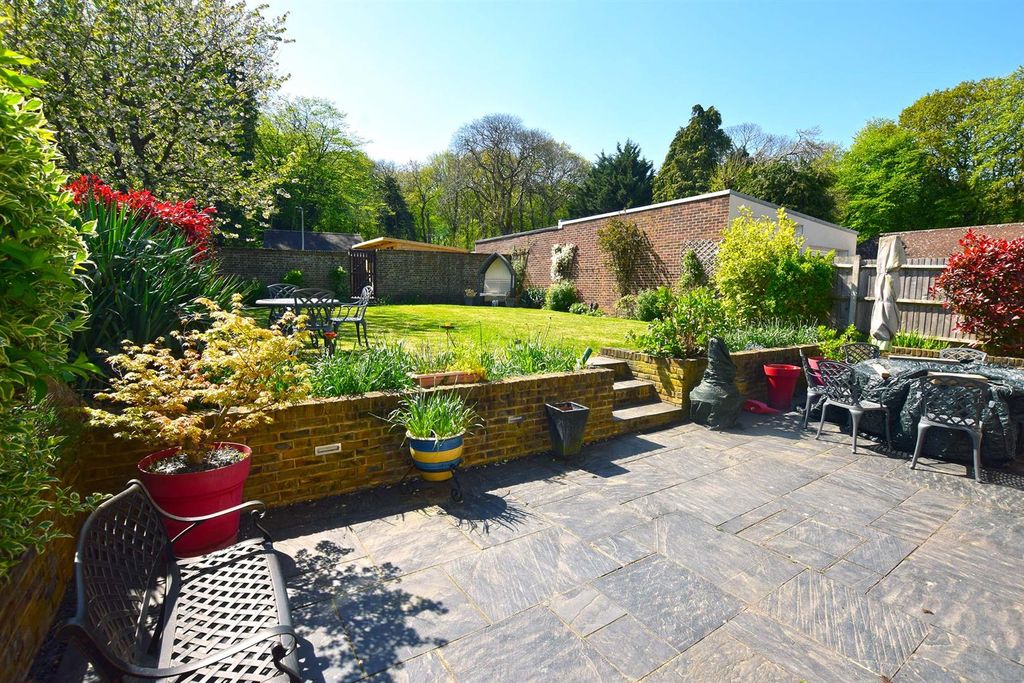 Property photo 2 of 24