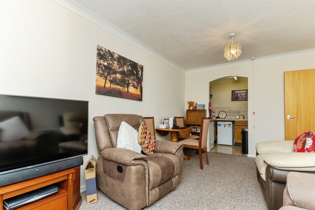 Property photo 3 of 16