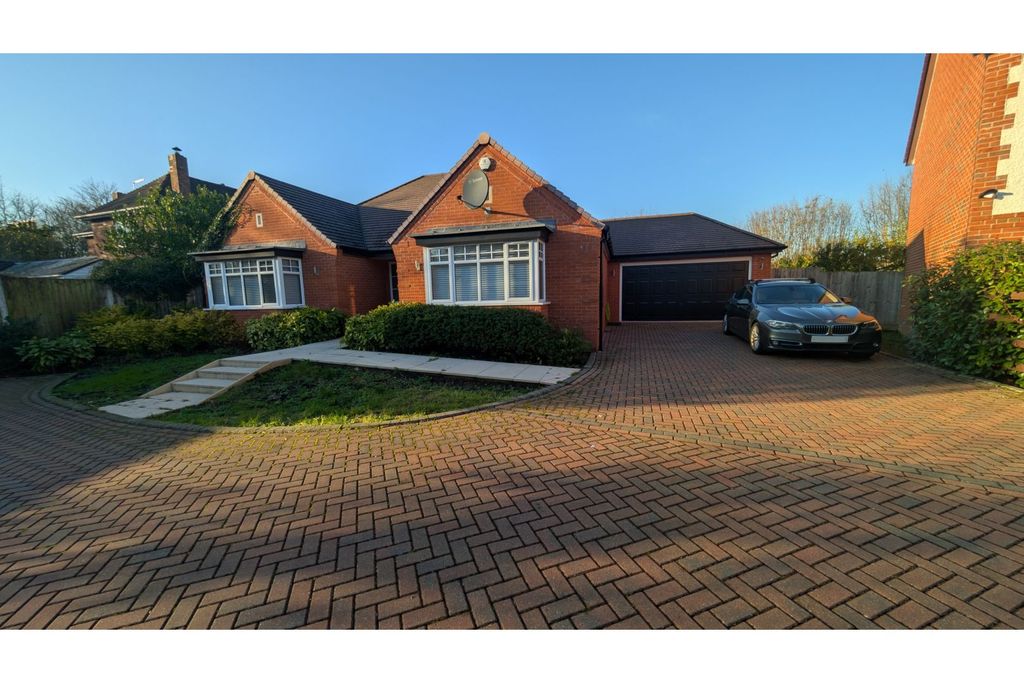 Property photo 1 of 10 Front View