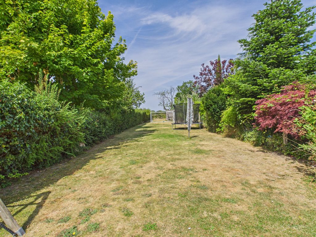 Property photo 3 of 17 Garden