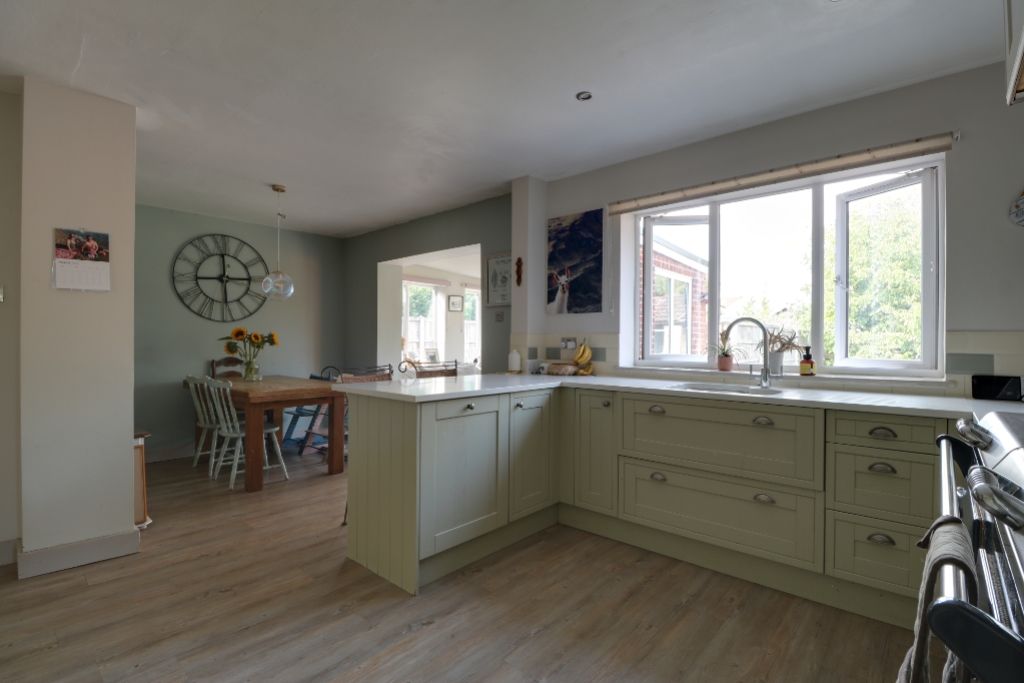 Property photo 3 of 19 Kitchen Diner