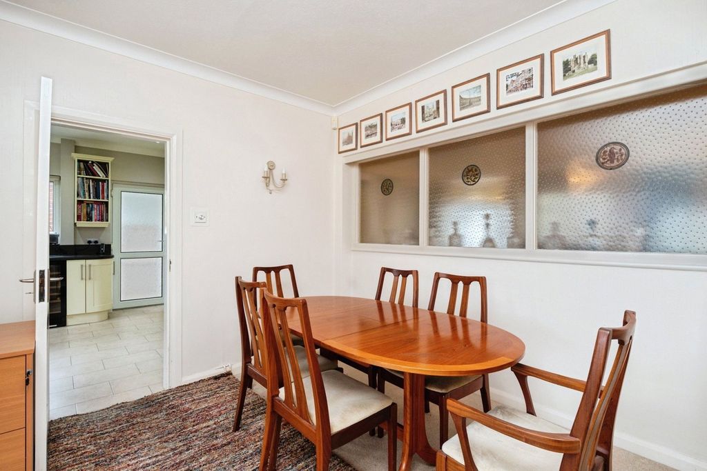 Property photo 3 of 19 Dining Room