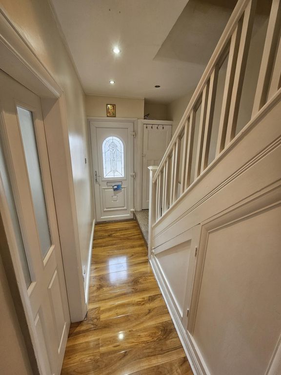 Property photo 2 of 14 Hallway
